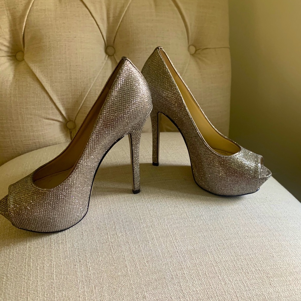 Gorgeous gold & silver heels. Size 5